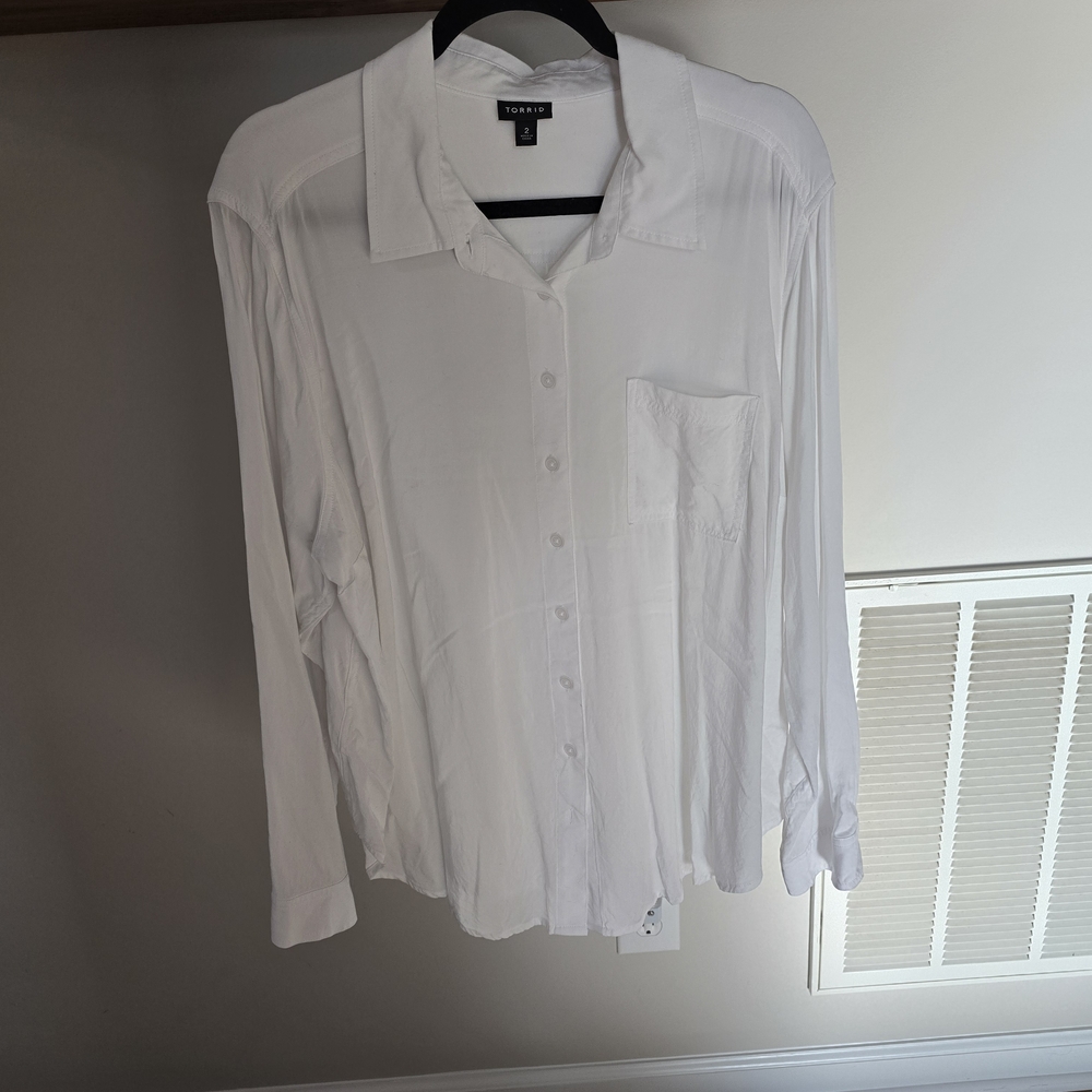 Torrid White Women's Shirt